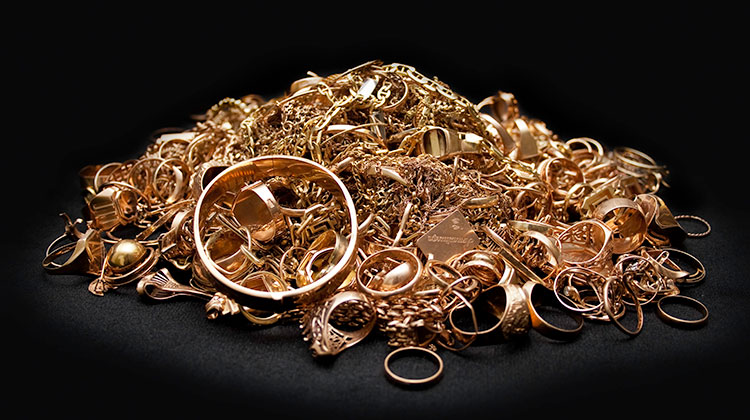 Altgold, eine Sammlung von alten und nicht mehr getragenen Goldschmuckstücken