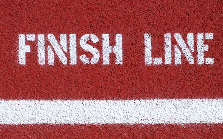 Finish Line, eingezeichnet auf rotem Bodenbelag