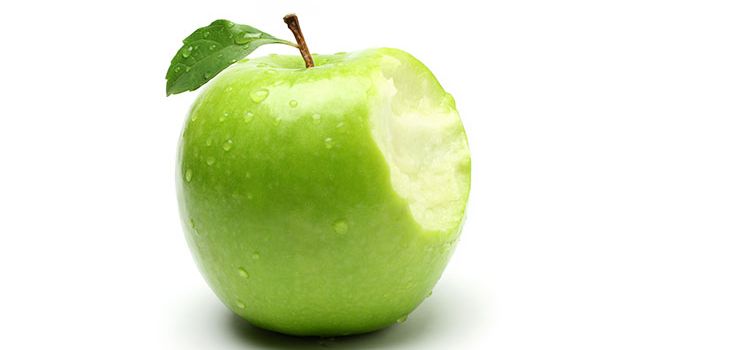 Ein angebissener grüner Apfel, der an das Apple-Logo erinnert