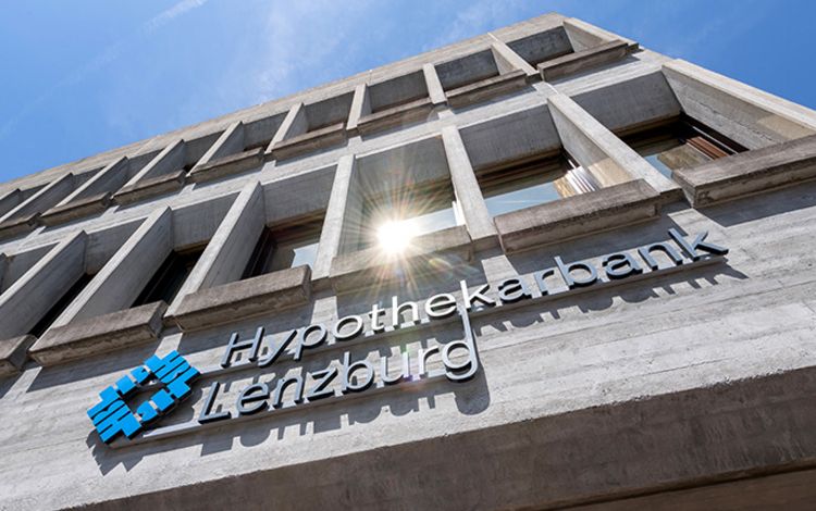 Gebäude in Frontansicht der Hypothekarbank Lenzburg