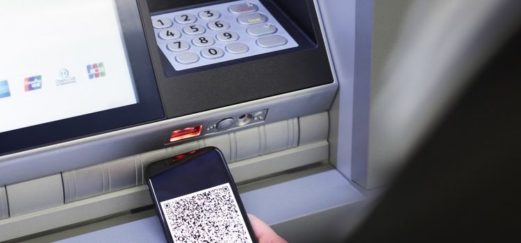 Geldautomat mit kontaktlosem Bargeldbezug