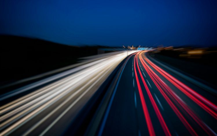 Autobahn in der Nacht