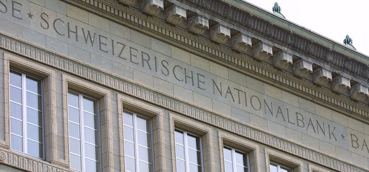 Der Schriftzug "Schweizerische Nationalbank" am Bankgebäude