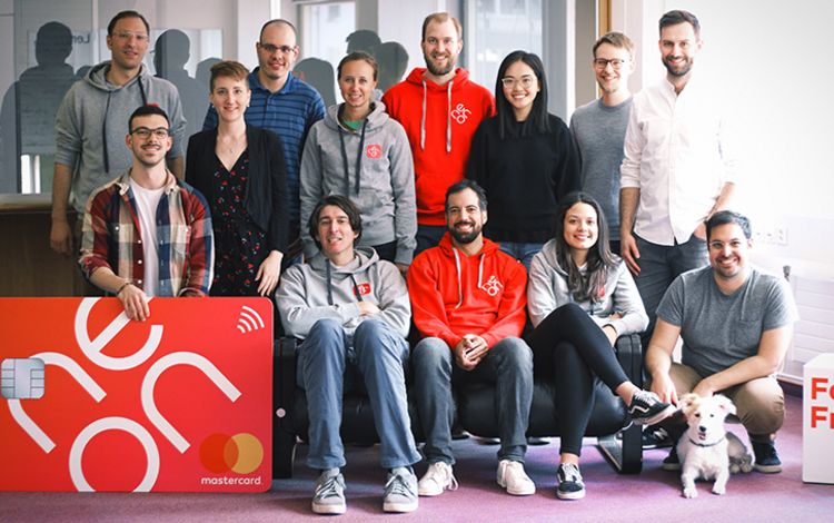 Das Team des Startups Neon