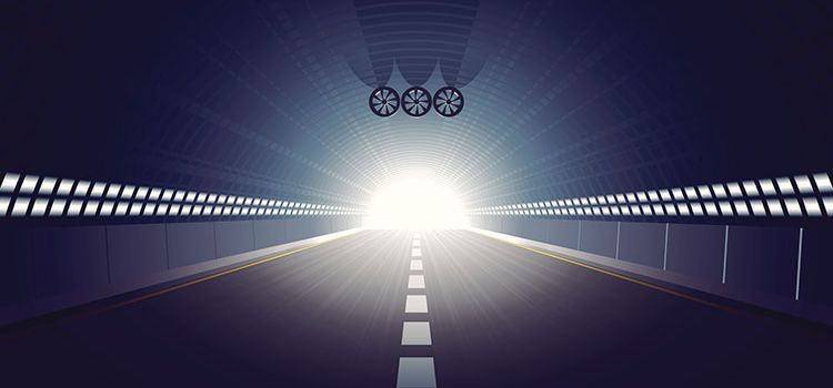 Tunnel mit Autostrasse und Licht am Ende des Tunnels