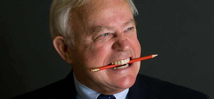 Banker in Rage, beisst auf einen Bleistift