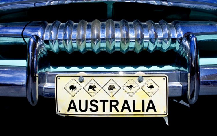 Kühlergrill mit australischem Autokennzeichen