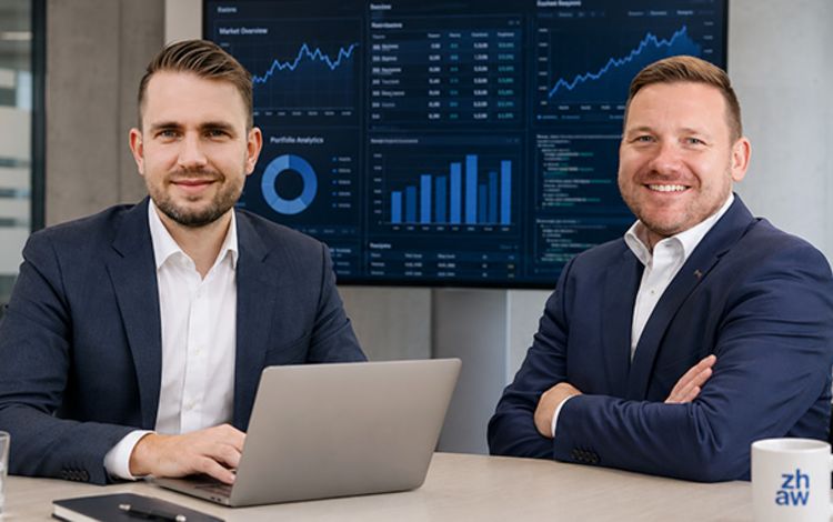 Johannes Höllerich und Ruben Seiberlich, Leiter des MSc Banking and Finance an der ZHAW