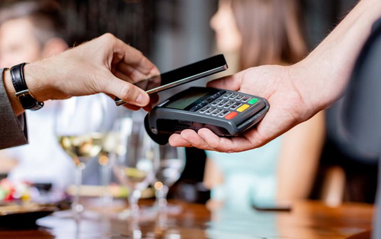 Smartphone beim Mobile Payment