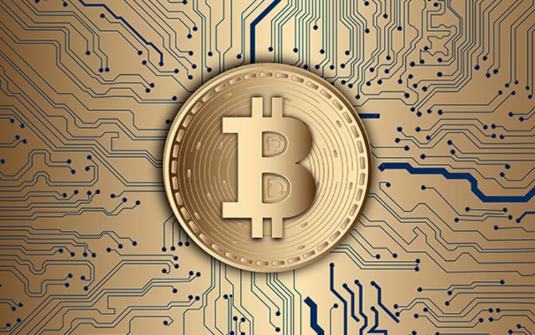 Bitcoin als Münze auf eine Platine