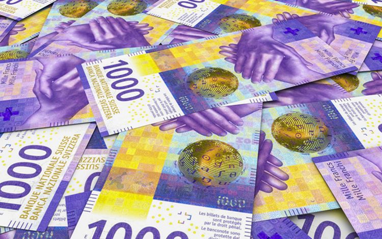 Tausend-Franken-Banknoten bildfüllend ausgelegt