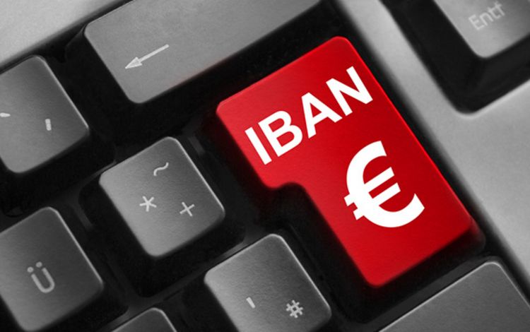 PC-Tastatur mit einer roten Taste: IBAN Euro
