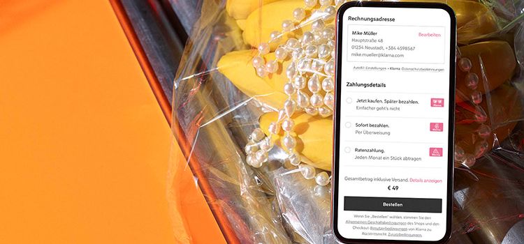 Smartphone mit Klarna-App