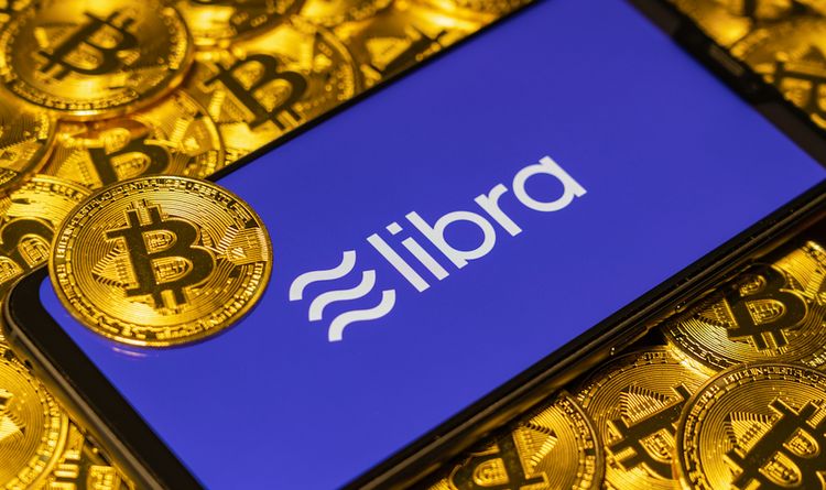 Libra-Symbol inmitten von Bitcoin-Münzen