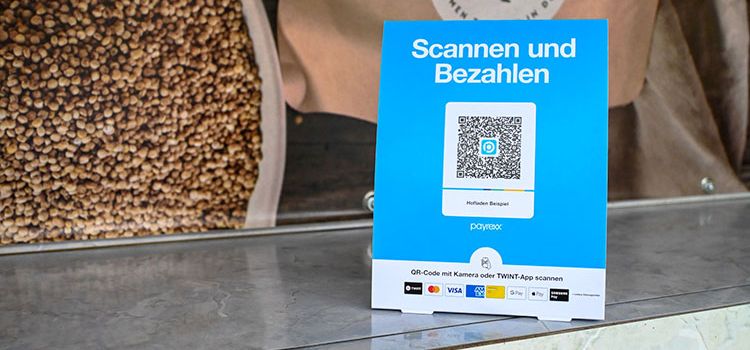 QR-Codes Kleber im Hofladen als Bezahlmethode