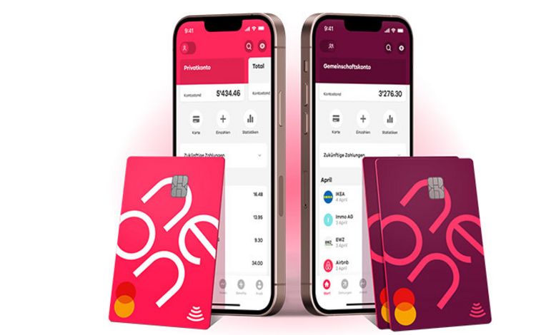 Smartphone mit Debitkarten der Neo-Bank Neon