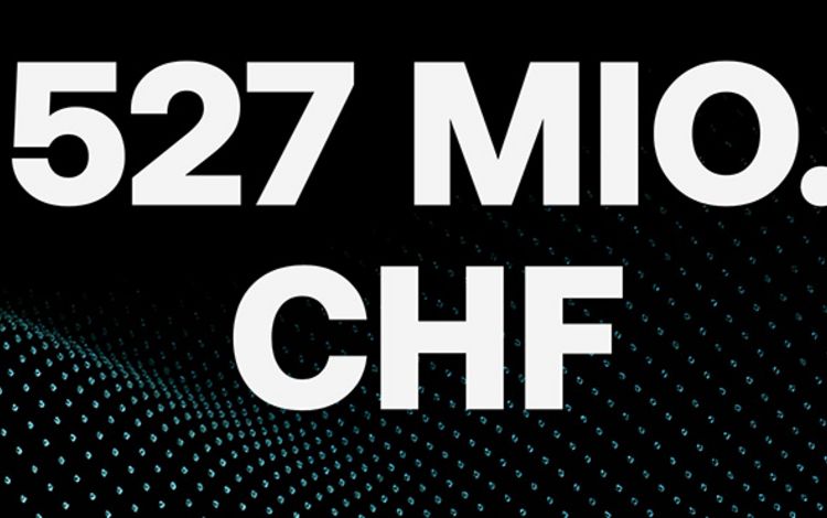 Plakat mit der Aufschrift 527 Mio. CHF, das bezeichnet die Summe der Betrugsversuche, vor denen die Challenger-Bank Revolut ihre Kunden geschützt hat