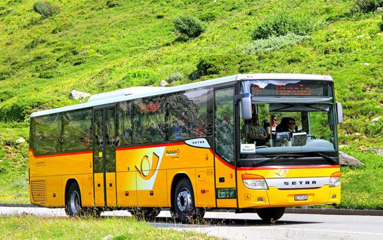 Postauto der Schweiz auf der Gotthardstrecke.