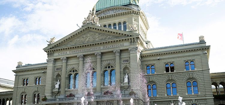 Vorderansicht des Bundeshauses in Bern