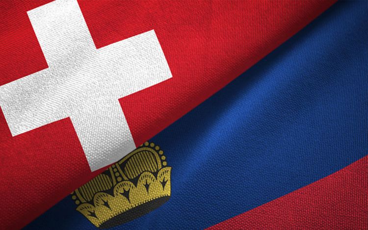 Flaggen Liechtenstein und Schweiz