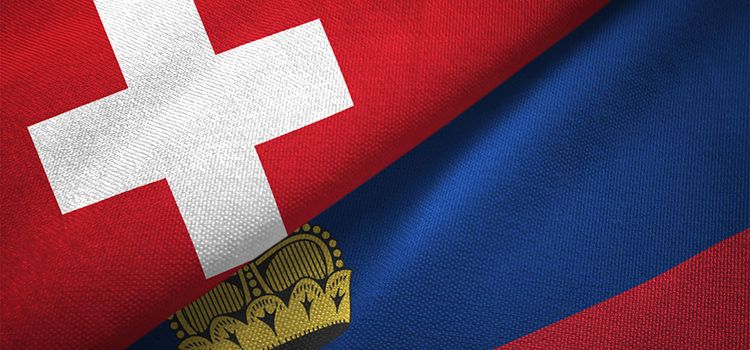 Flaggen Liechtenstein und Schweiz