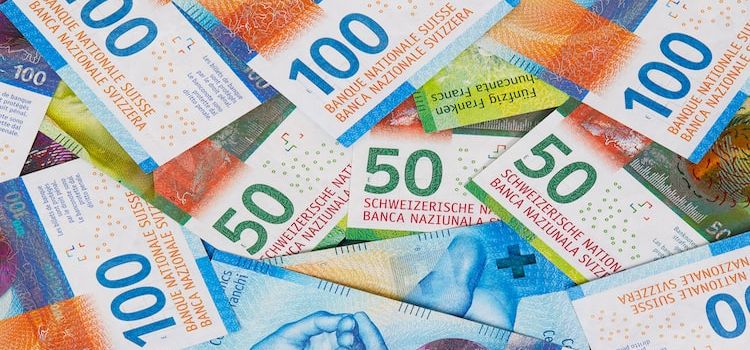 Schweizer Banknoten bunt gemischt