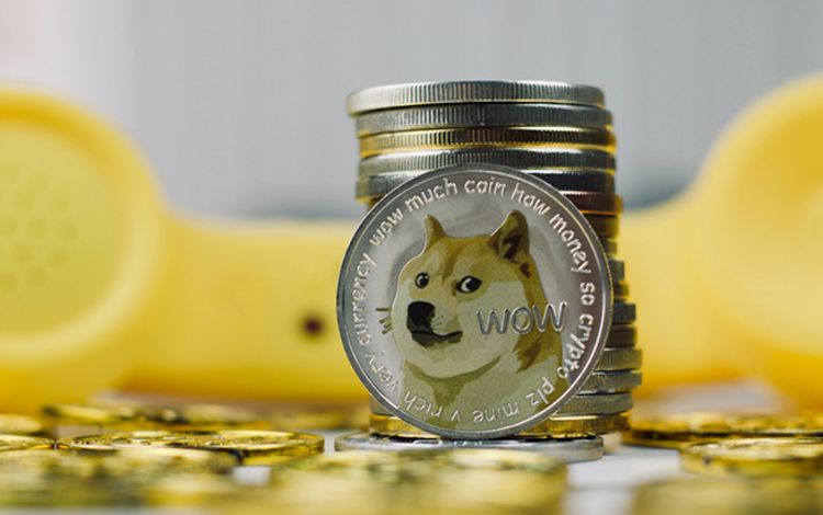 Die Kryptowährung Dogecoin als Münze dargestellt