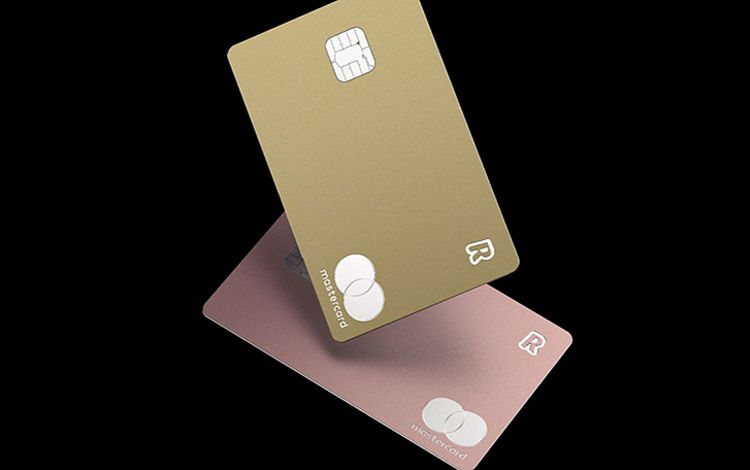 Farbige Kreditkarten in Gold und Rose