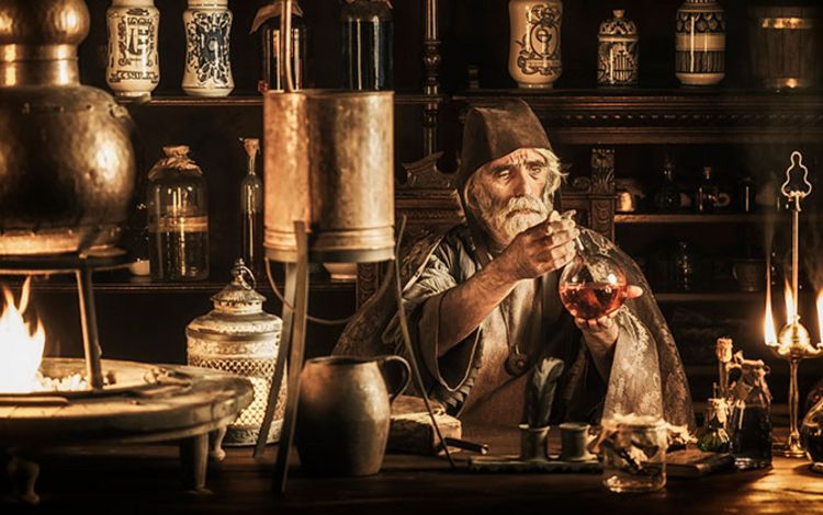 Gemälde zeigt einen Alchemisten im Mittelalter in seinem Laboratorium