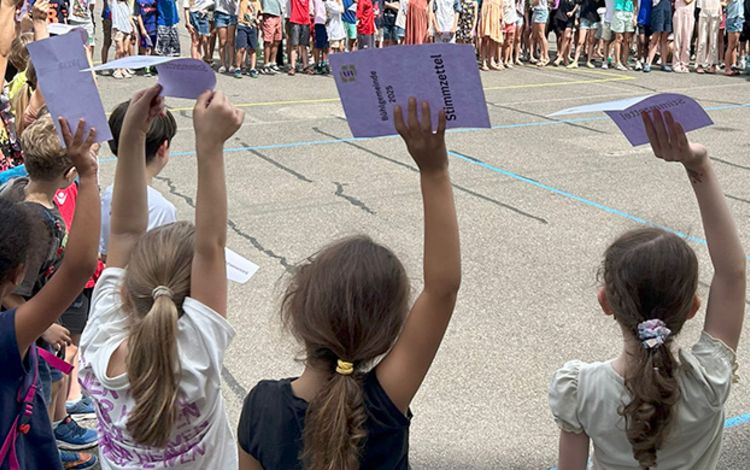 Bühl-Gemeinde als Landsgemeinde der Schule Bühl in Zürich