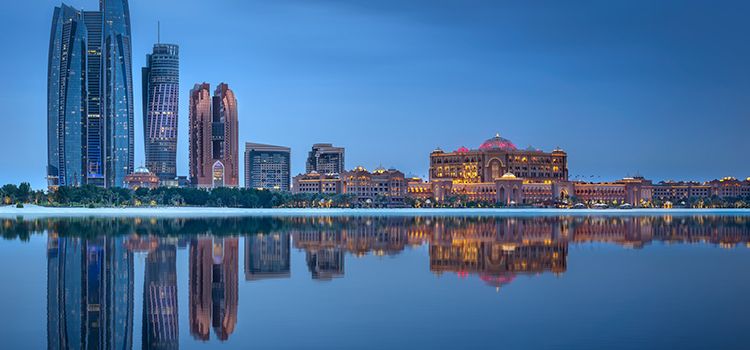 Die Skyline von Abu Dhabi in den Vereinigten Emiraten