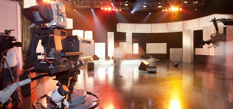 TV-Studio mit Kameras