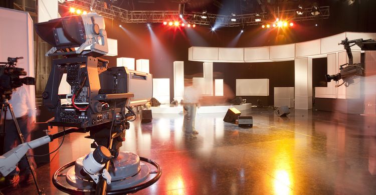 TV-Studio mit Kameras