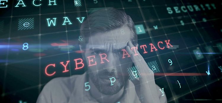 Mann ist besorgt wegen Cyberattacken