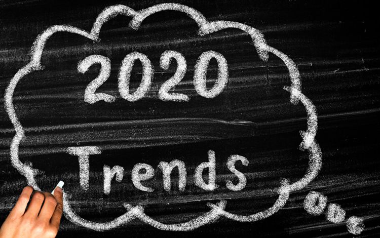 Tafel mit Aufschrift "Trends 2020"