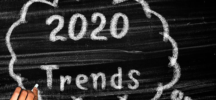 Tafel mit Aufschrift "Trends 2020"