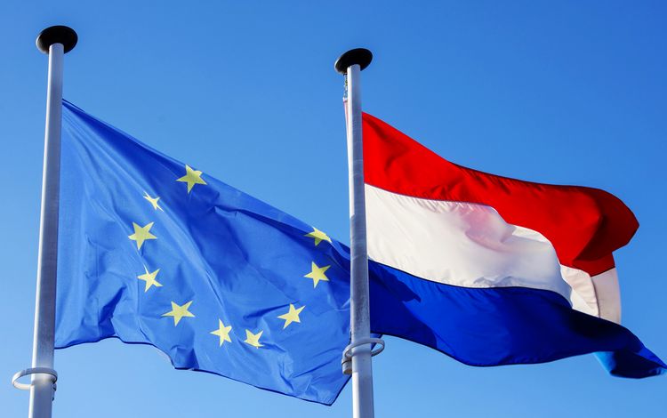 Flaggen von Luxemburg und der EU