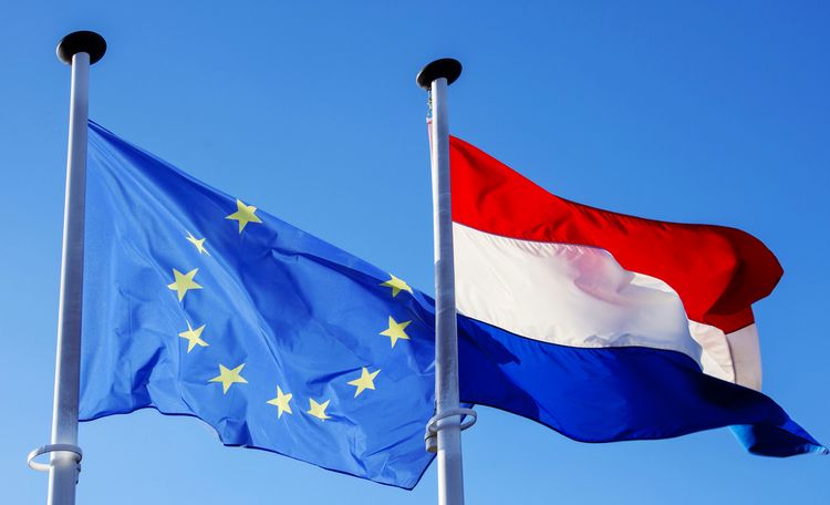 Flaggen von Luxemburg und der EU