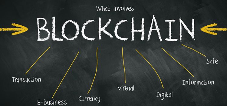 Schiefertafel mit der Aufschrift Blockchain