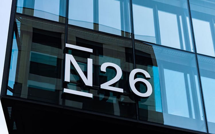 Eingang des Hauptquartiers der Neo-Bank N26 in Berlin