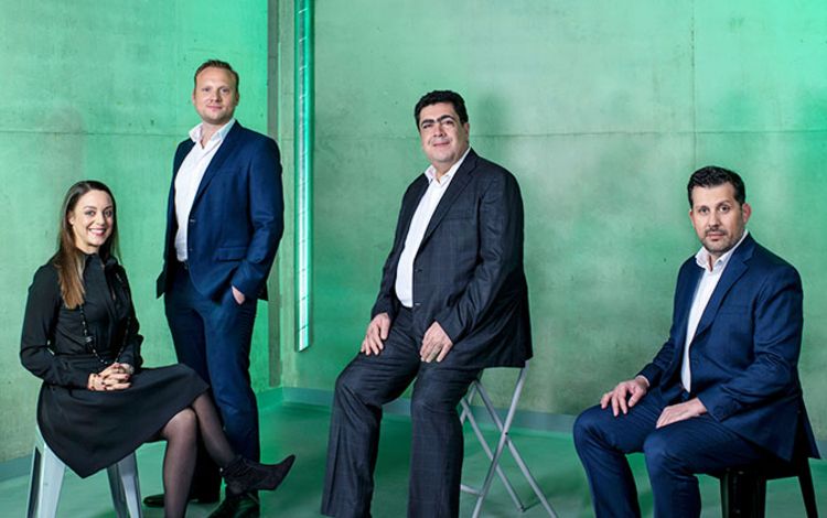 Die Führungscrew der FlowBank: Caroline Puder-Lévy (Chief Marketing Officer), Adrien Cohen (Chief Operating Officer), Charles Henri Sabet (Chief Executive Officer), Sergio Verdial (Head of Compliance and Risk)