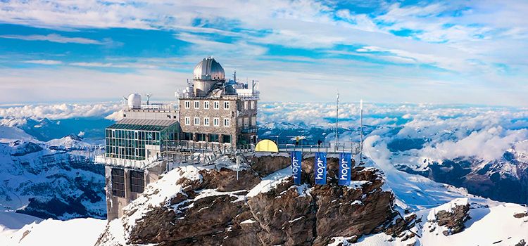 Jungfraujoch mit Flaggen von Hopr