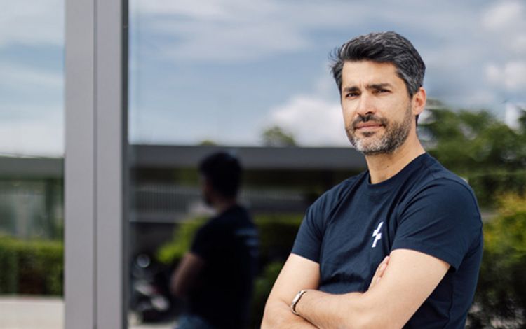 Julien Barbotin-Larrieu, CEO der Neo-Bank Helvo