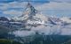 Matterhorn und Revolut-Logo innhalb skizzierter Schweizer Grenzen