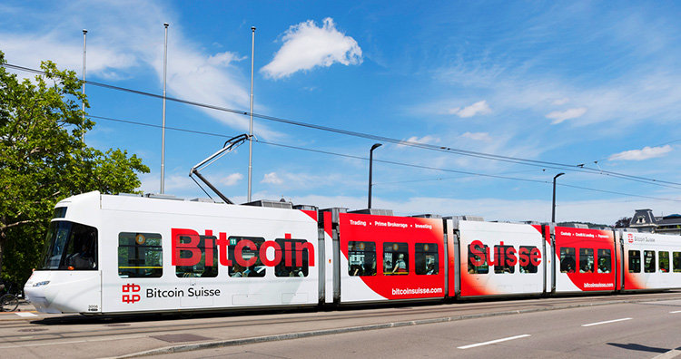 Ein Tram in Zürich von Bitcoin Suisse