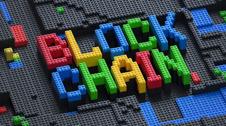 Symbolbild für die Blockchain, dargestellt aus Lego-Steinen