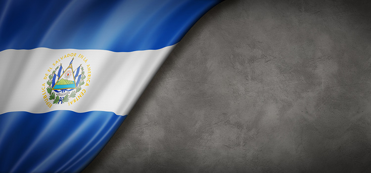 Die Flagge von El Salvador auf schwarzem Hintergrund