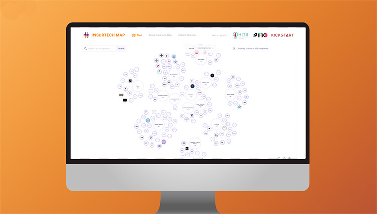 Monitor mit Ansicht der ersten interaktiven InsurTech Map