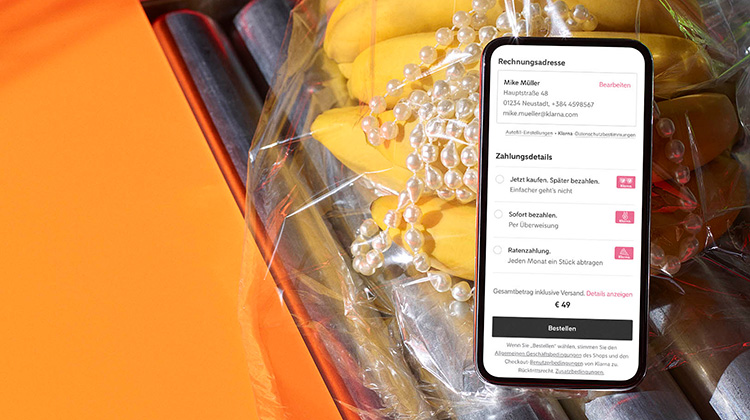 Smartphone mit Klarna-App