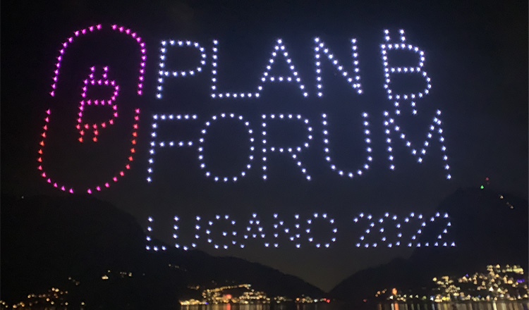 Lichtspiel über Lugano mit dem Inhalt: Plan B Forum, Lugano 2022